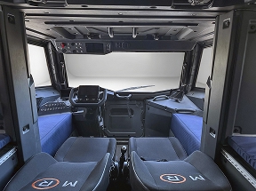 Салон кабины MR1